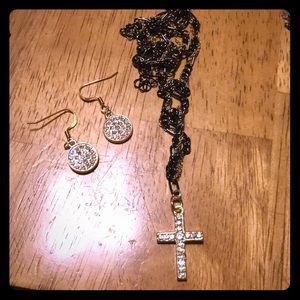 Earings and necklace set